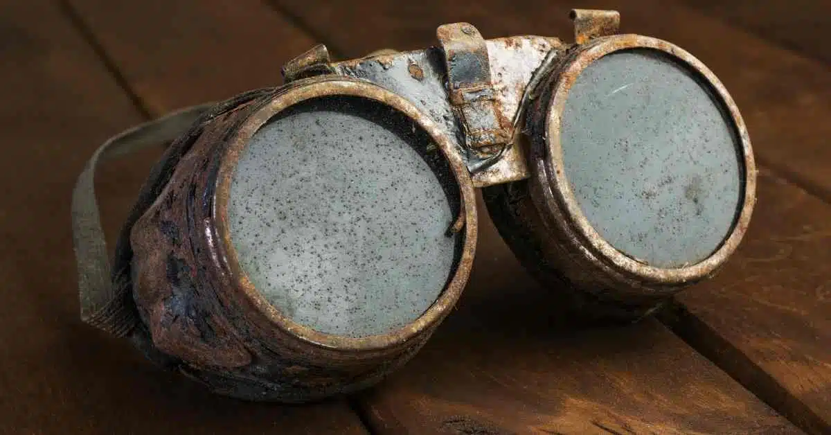 How to draw steampunk goggles featured image
